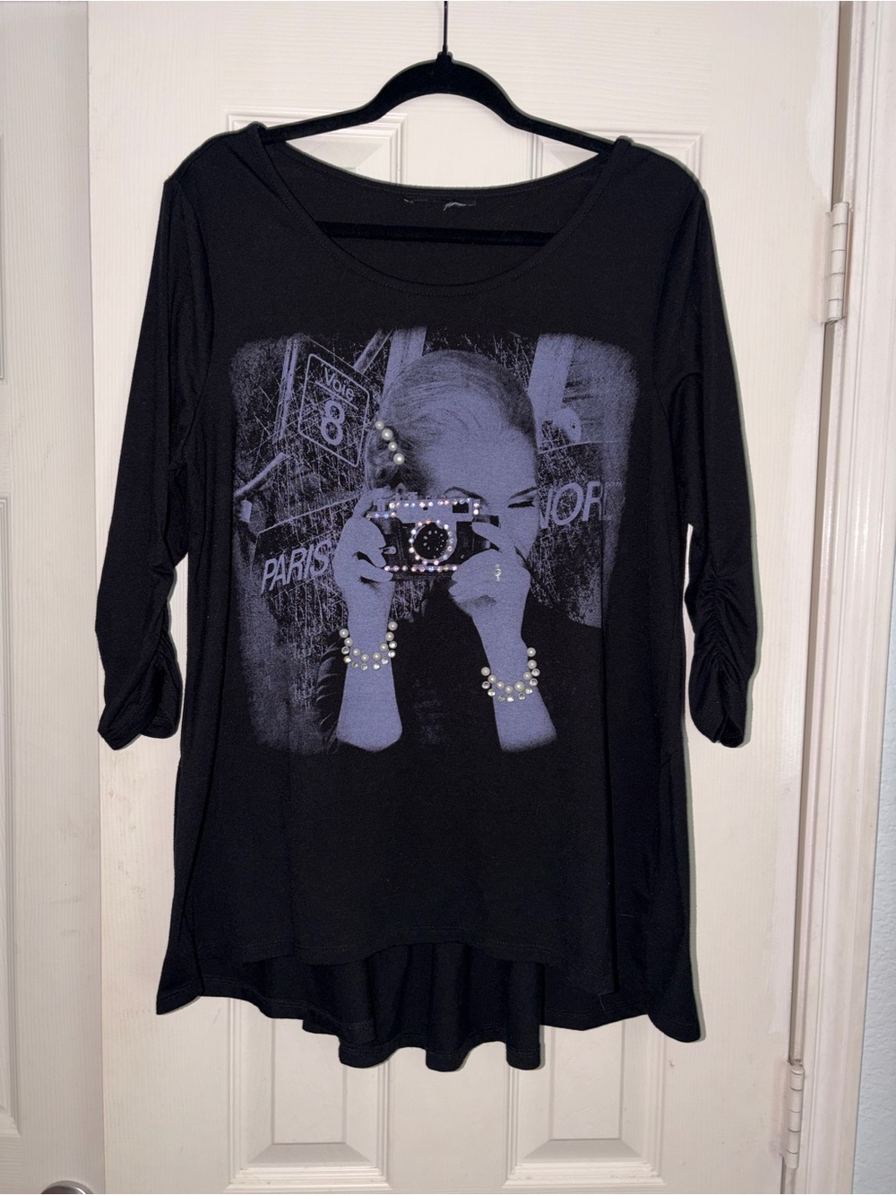 Source Unknown Black Long-Sleeve Graphic Top with Pearl Accents